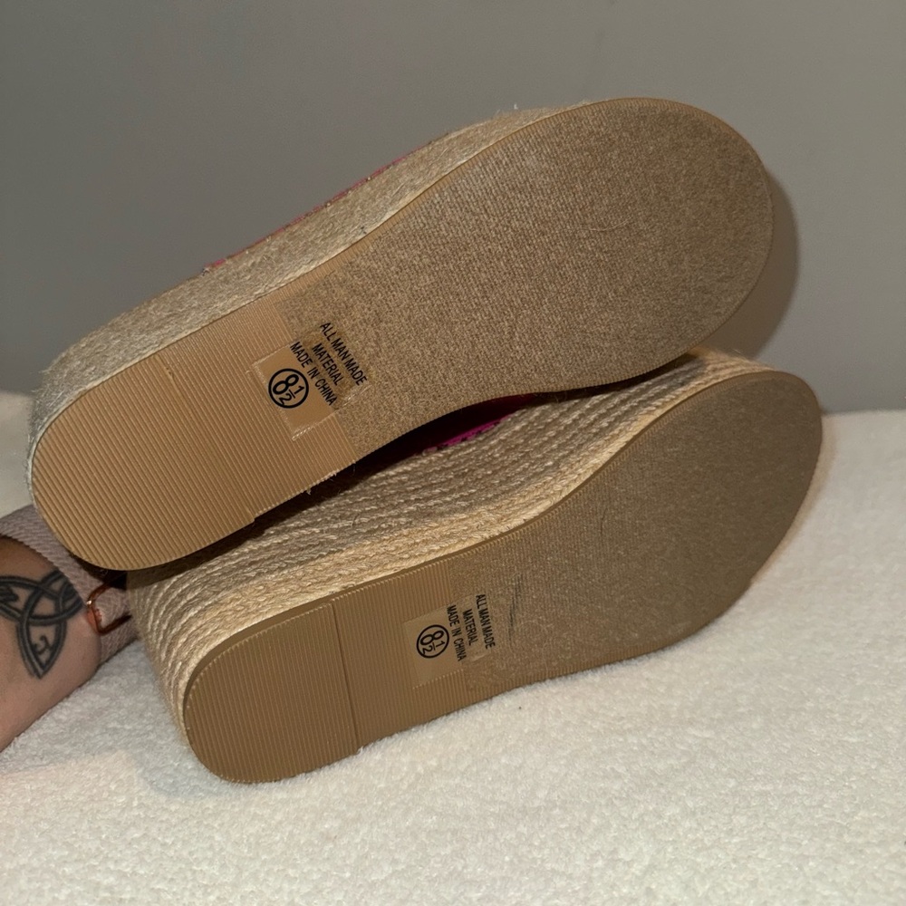 Soda Pink and Tan Espadrille Platform Sandals. Size 8.5 - Picture 4 of 5